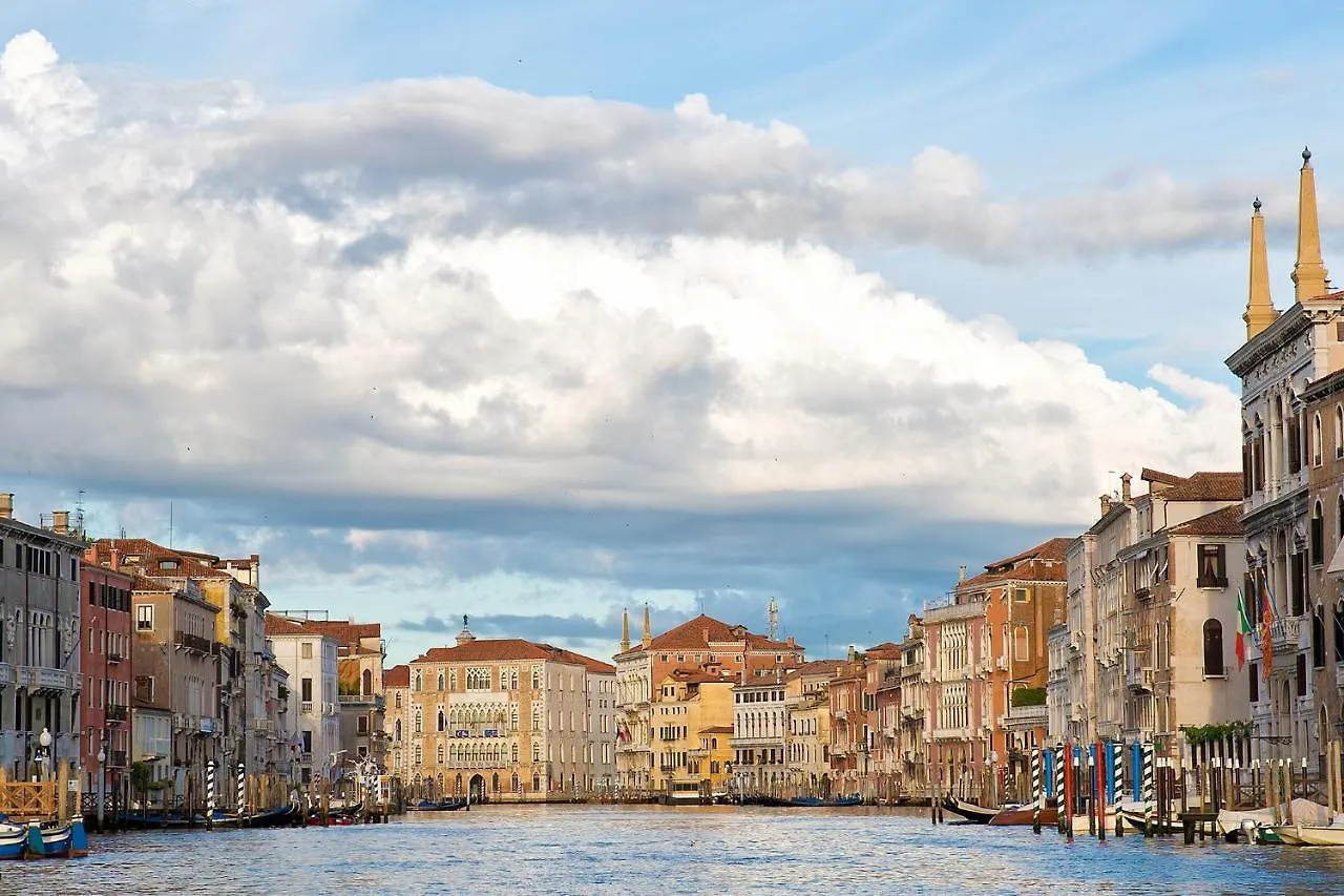 Hotel Mezzo Pozzo Venice 2*,  Italy