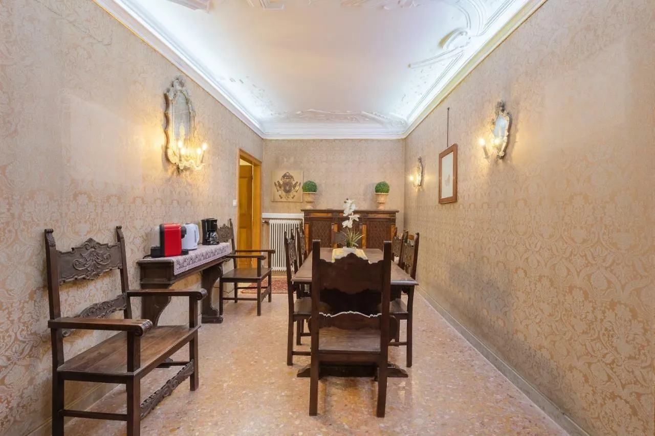 Hotel Mezzo Pozzo Venecia