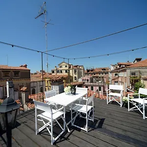https://residence-la-fenice.hotelslidodijesolo.com