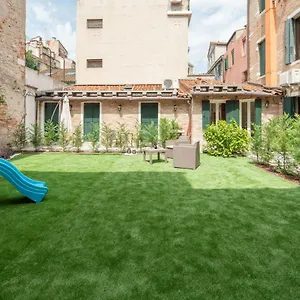 Corte Dei Santi , Venise Italie