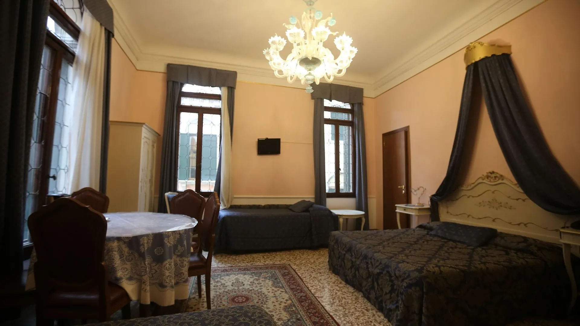 Hotel Mezzo Pozzo البندقية