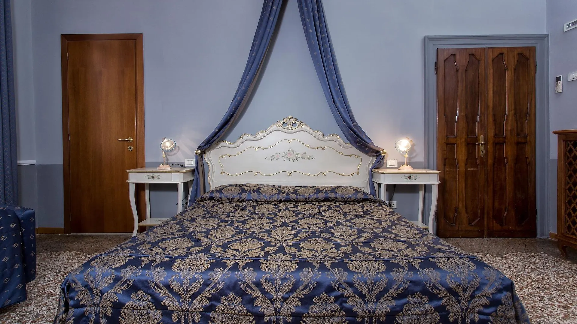 Hotel Mezzo Pozzo البندقية 2*,