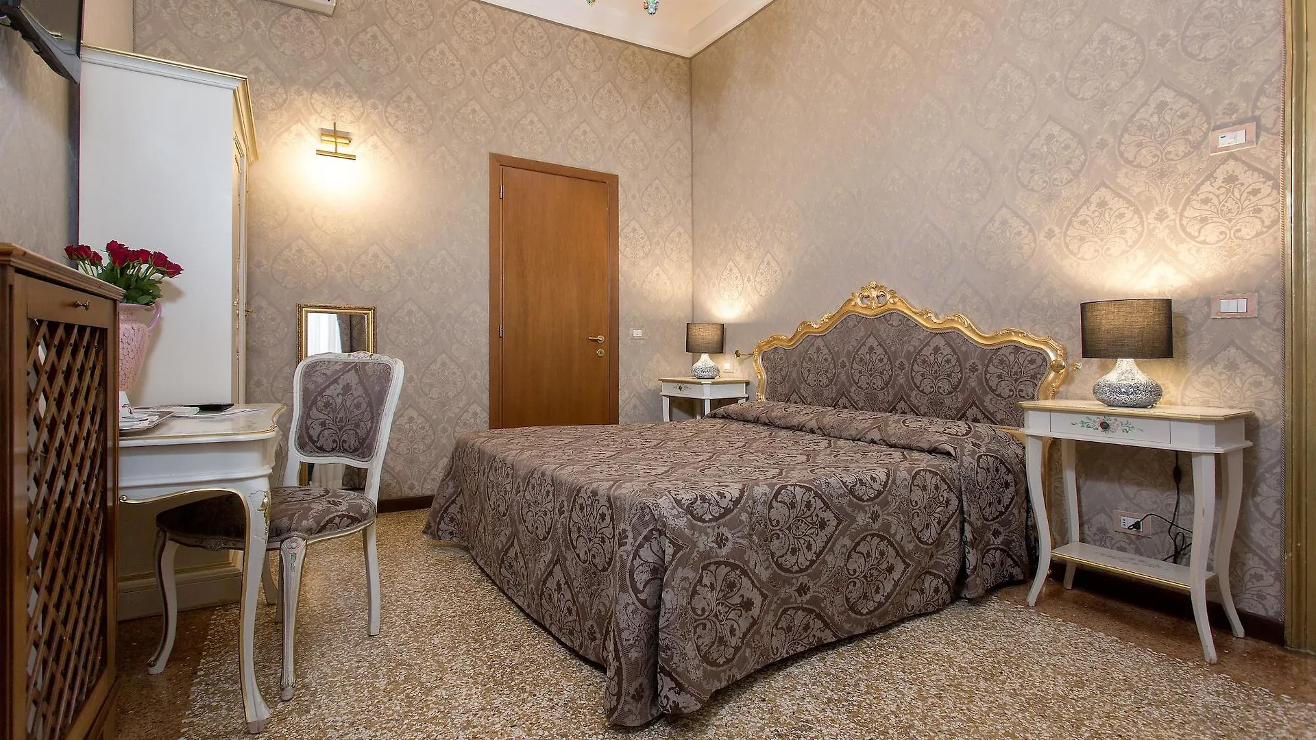 Hotel Mezzo Pozzo البندقية 2*,  إيطاليا