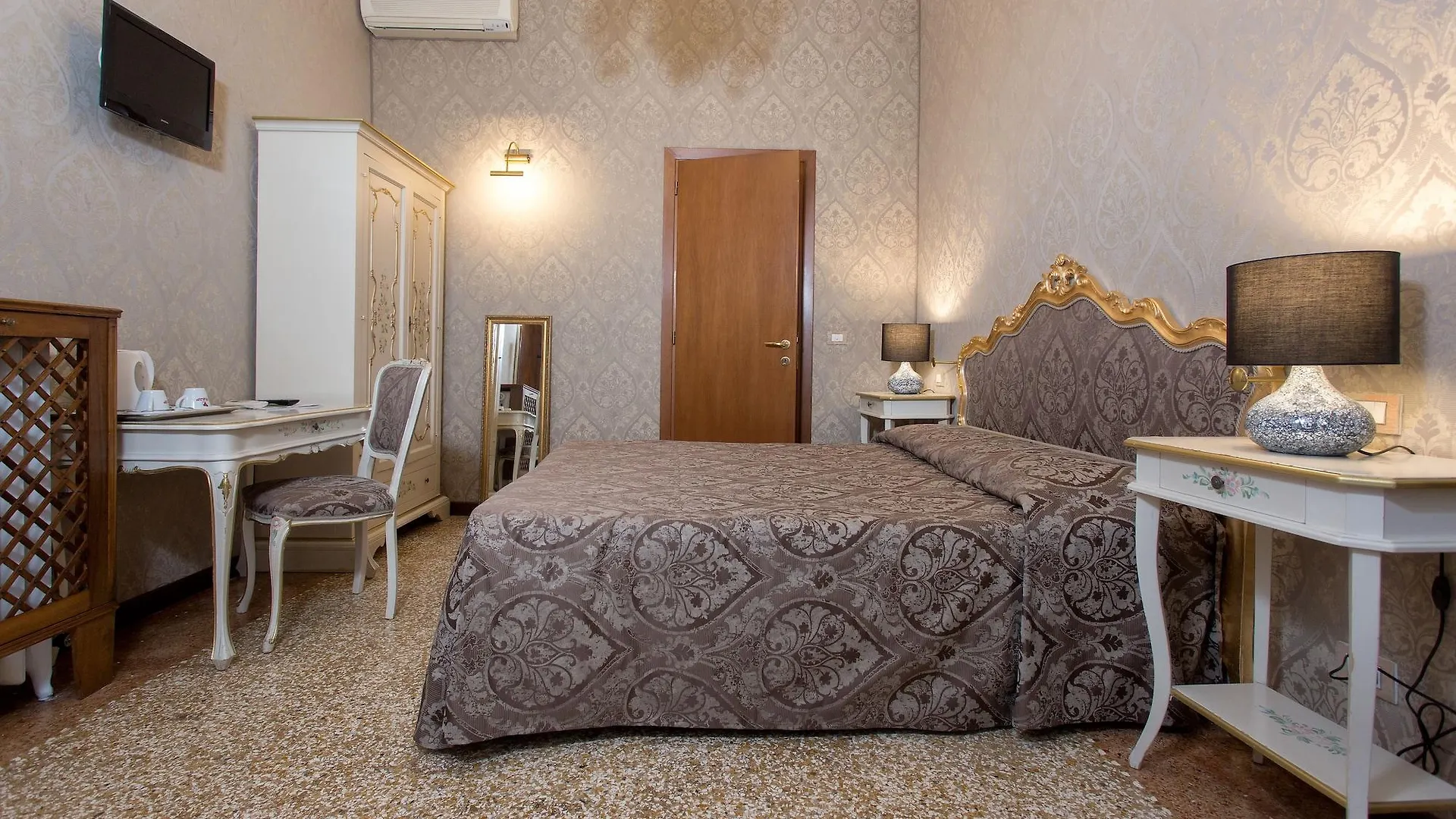 Hotel Mezzo Pozzo Venecia Italia