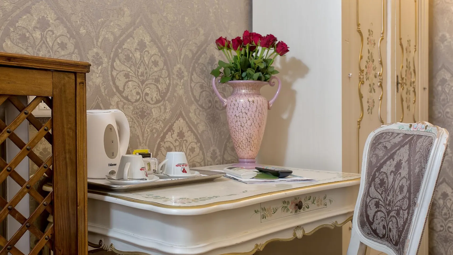 **  Hotel Mezzo Pozzo Venecia Italia