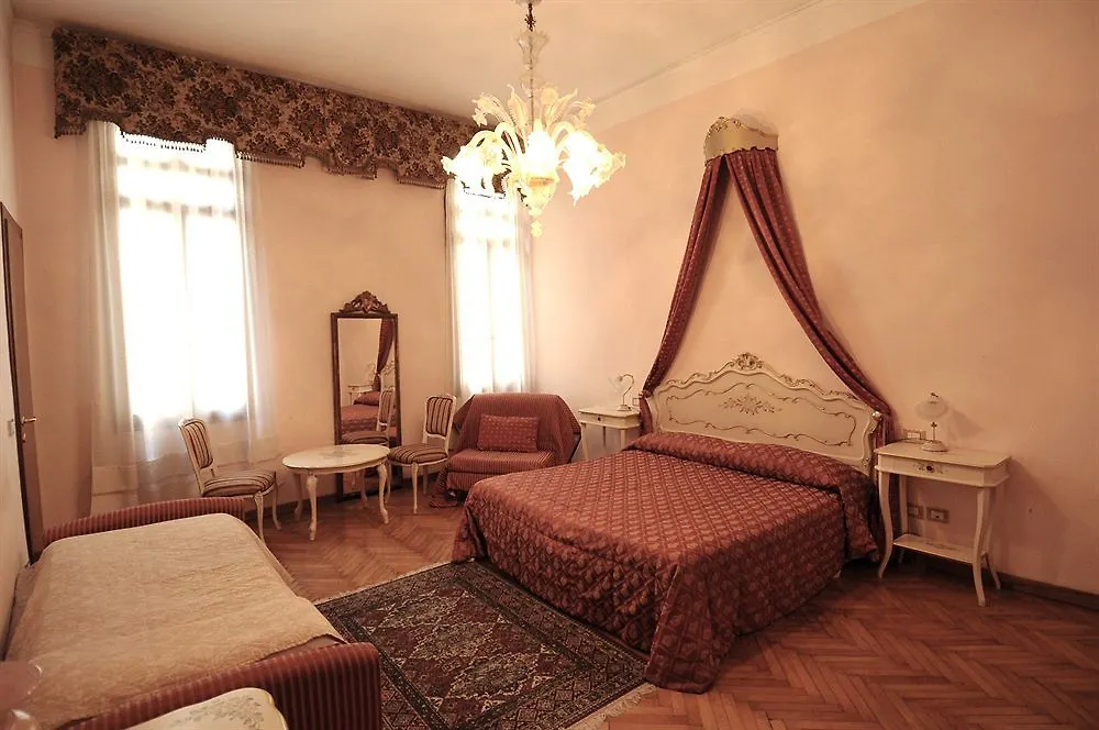 Hotel Mezzo Pozzo Venecia Italia