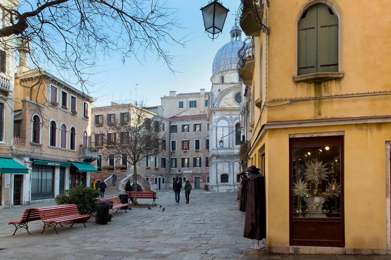 Hotel Mezzo Pozzo Venecia 2*,