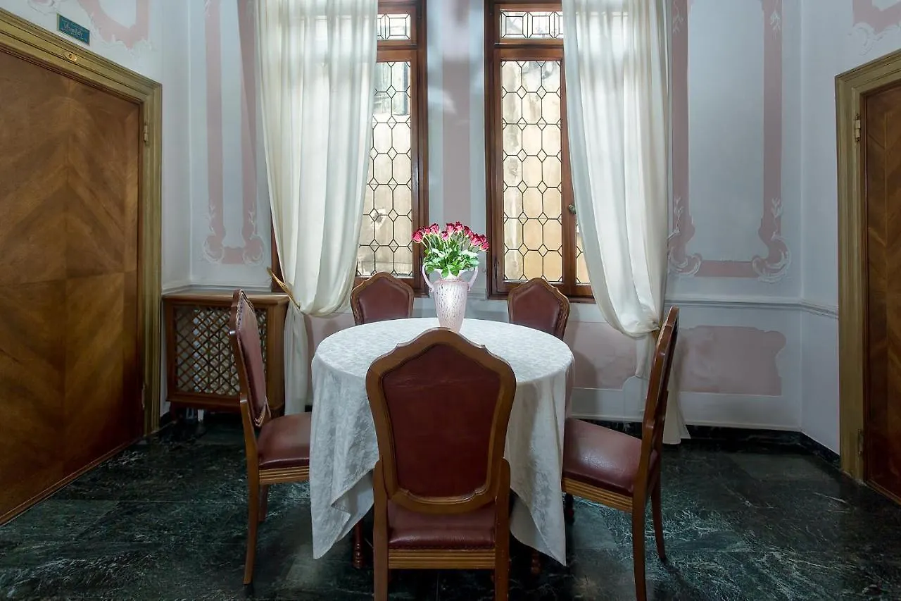 **  Hotel Mezzo Pozzo Venecia Italia