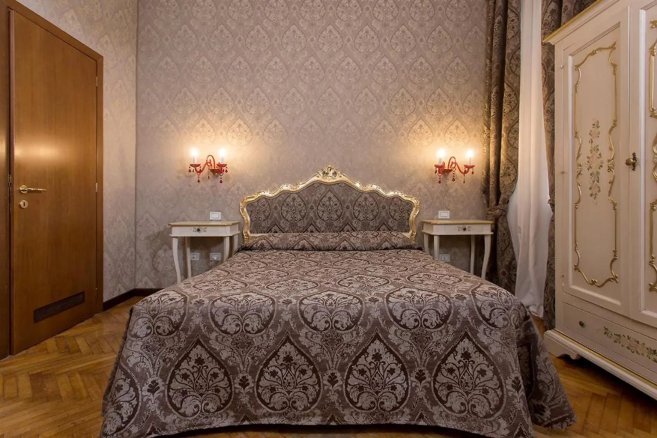 Hotel Mezzo Pozzo Venecia Italia