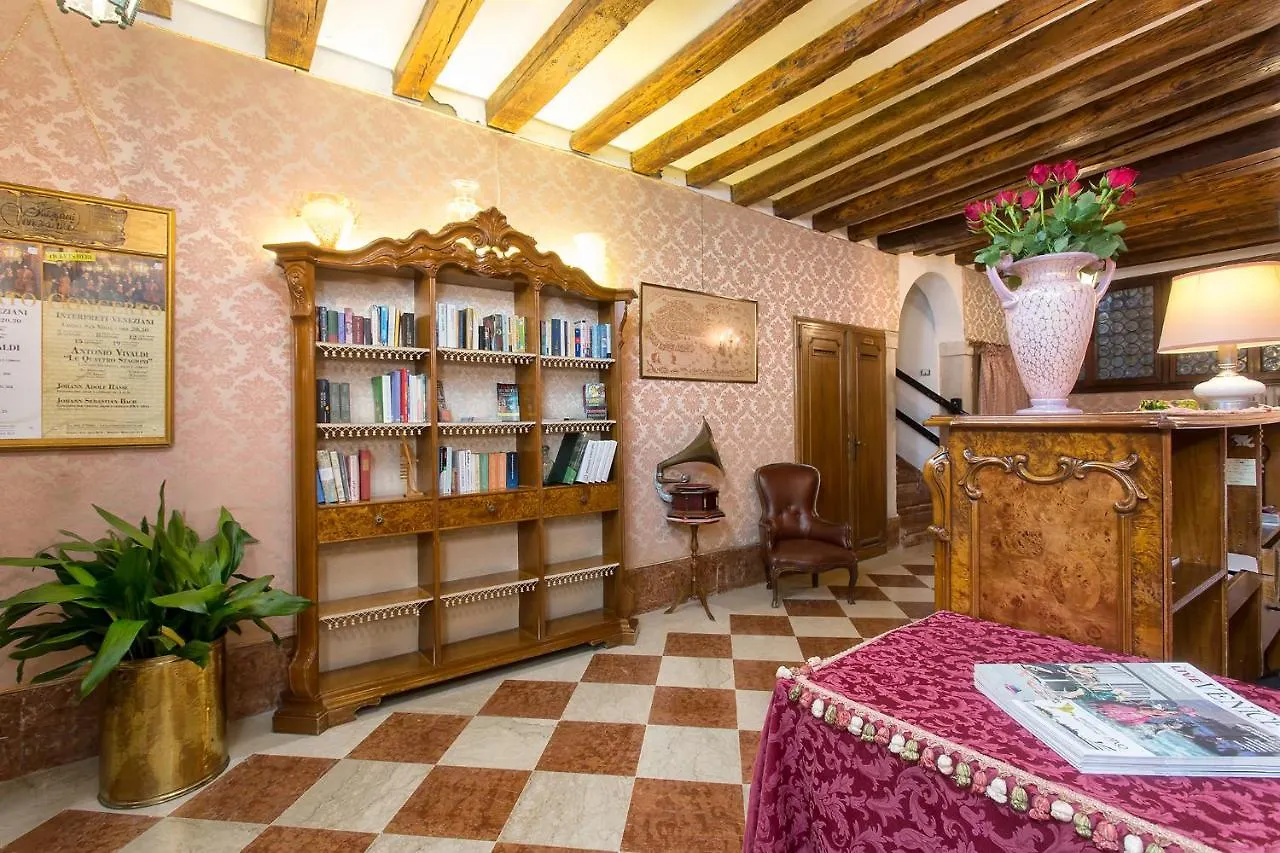 Hotel Mezzo Pozzo Venecia