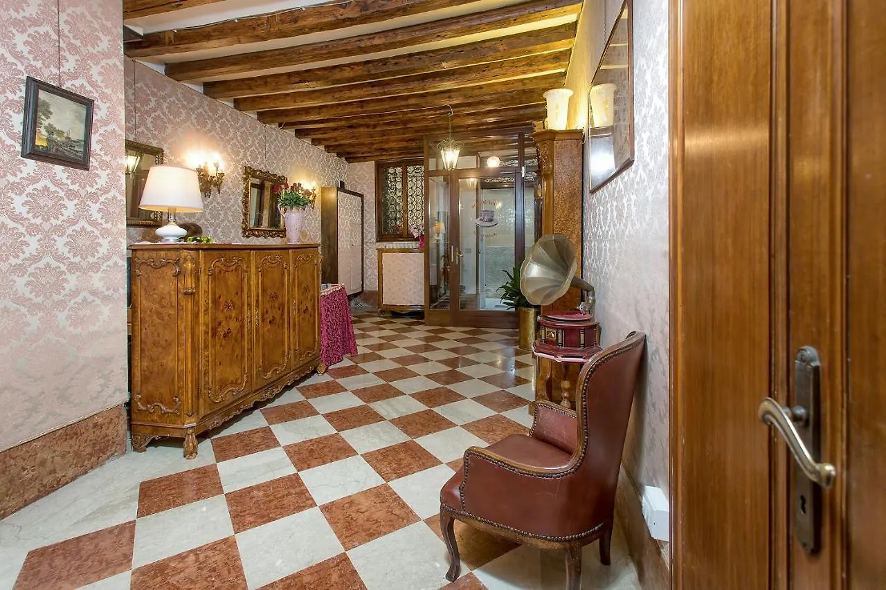 Hotel Mezzo Pozzo Venecia 2*,  Italia